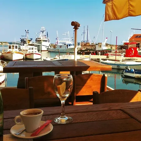 2 Bedrooms At 500 M Away From The With Sea View Balcony And Wifi Murter