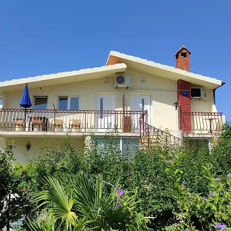 2 Bedrooms At 500 M Away From The With Sea View Balcony And Wifi Murter