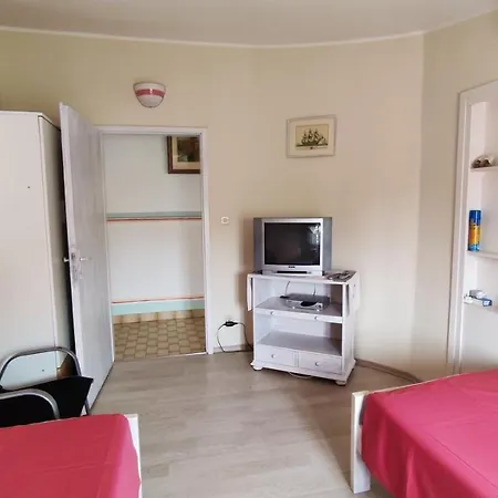 2 Bedrooms At 500 M Away From The With Sea View Balcony And Wifi Daire Murter