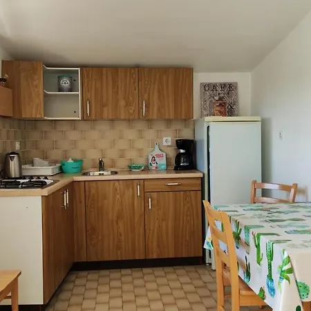 2 Bedrooms At 500 M Away From The With Sea View Balcony And Wifi Murter
